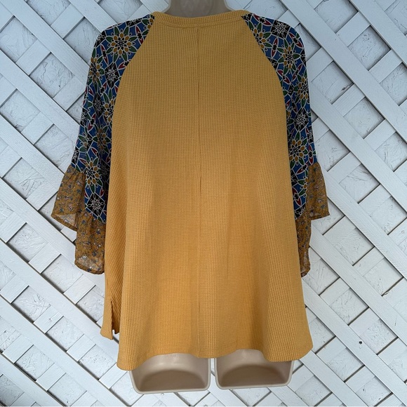UMGEE Waffle Knit V-Neck Bell Sleeve Floral Boho Top Yellow Size M - Picture 3 of 7
